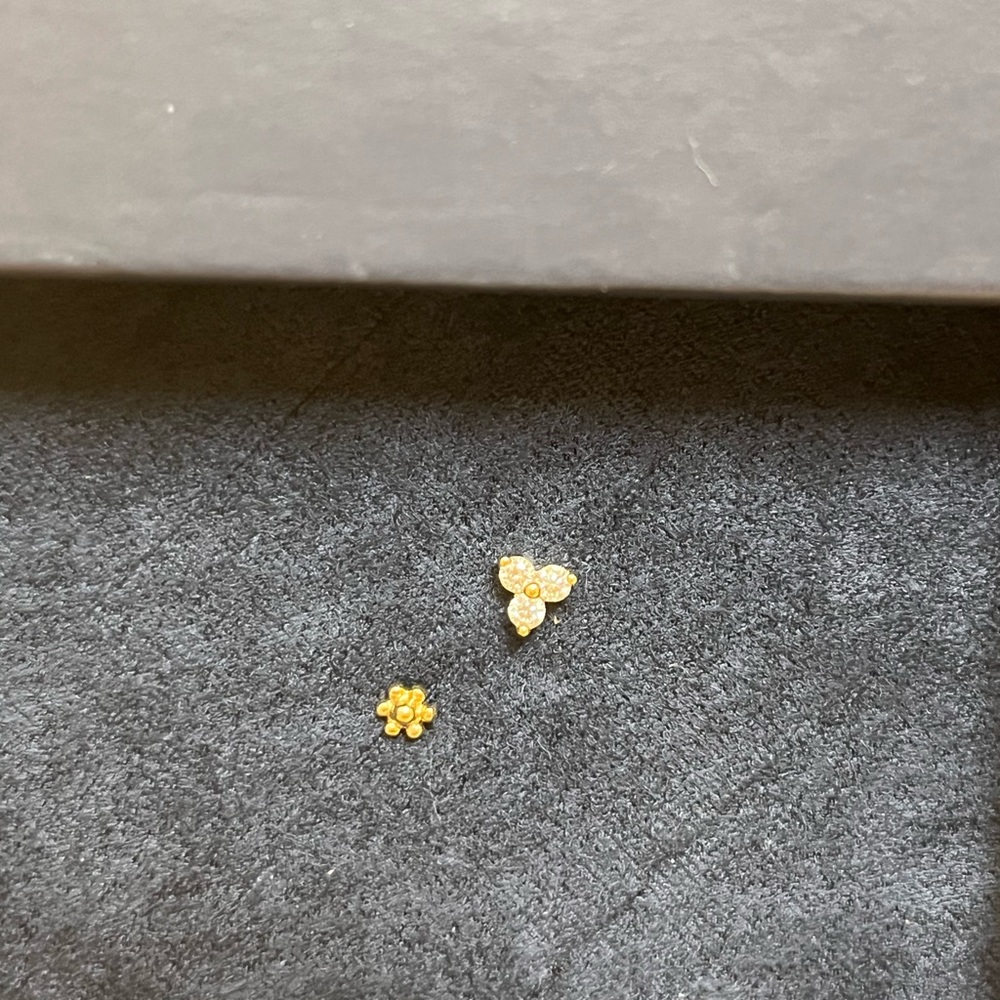 Maria Tash Diamond & 18k Yellow Gold TRINITY 4.5mm Stud Earring - Picture 3 of 5